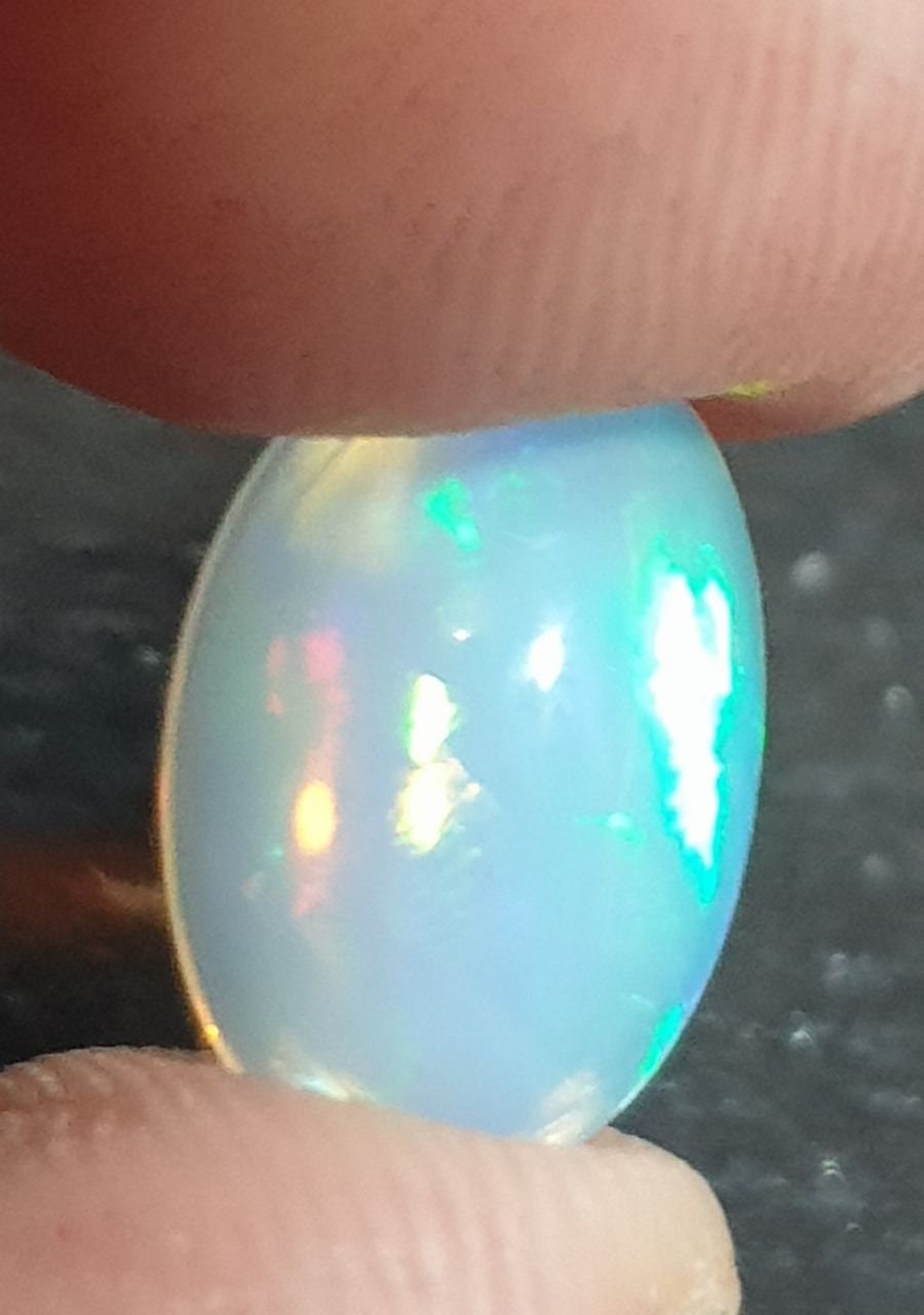 Cabochon ovale opale éthiopienne AAA 12,8x8,8 mm. (2,75 ct) Pierres précieuses naturelles extraites de la terre