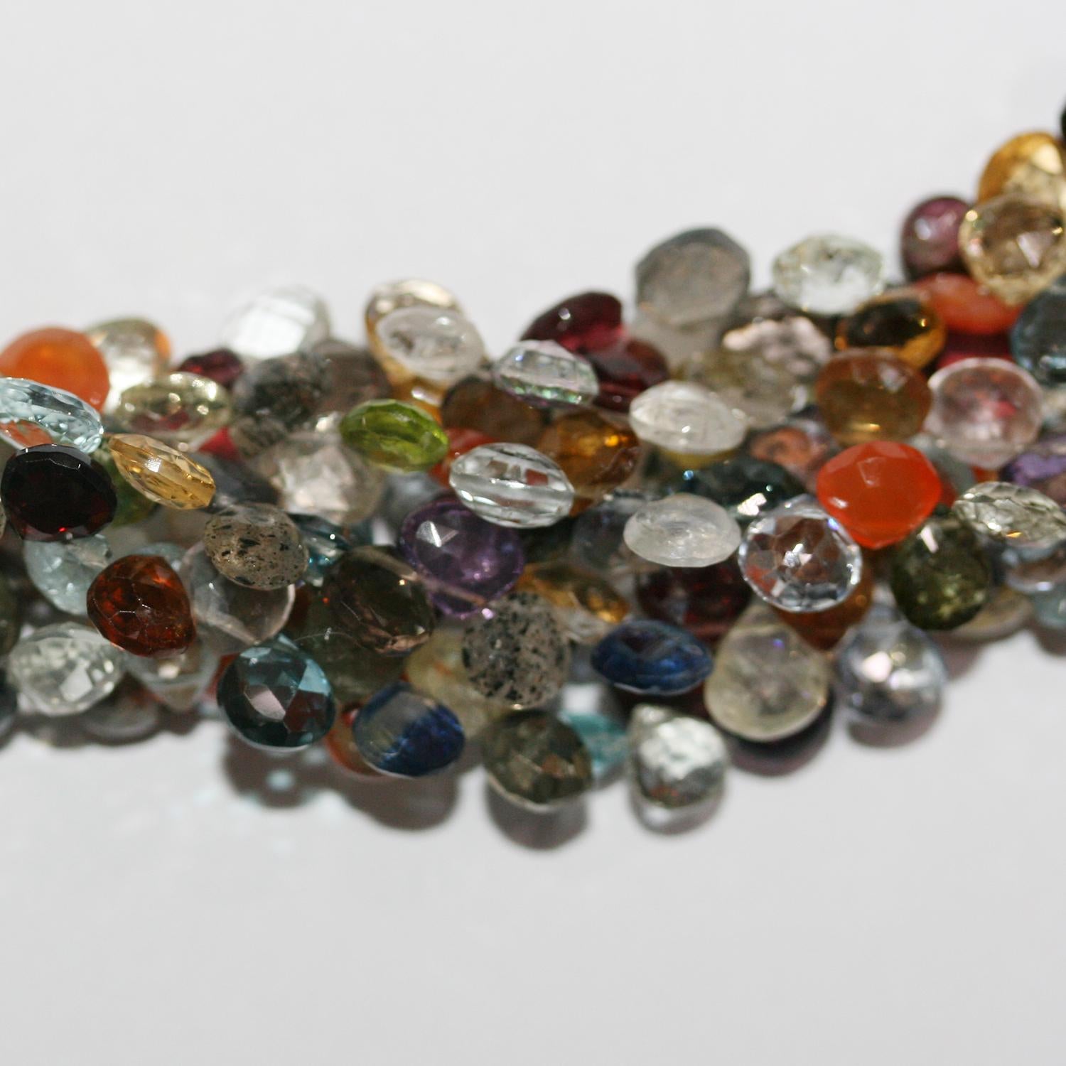 Perles en forme de goutte à facettes en pierre multiple de 8 pouces, 5-6 mm environ - Fil de 20 cm.