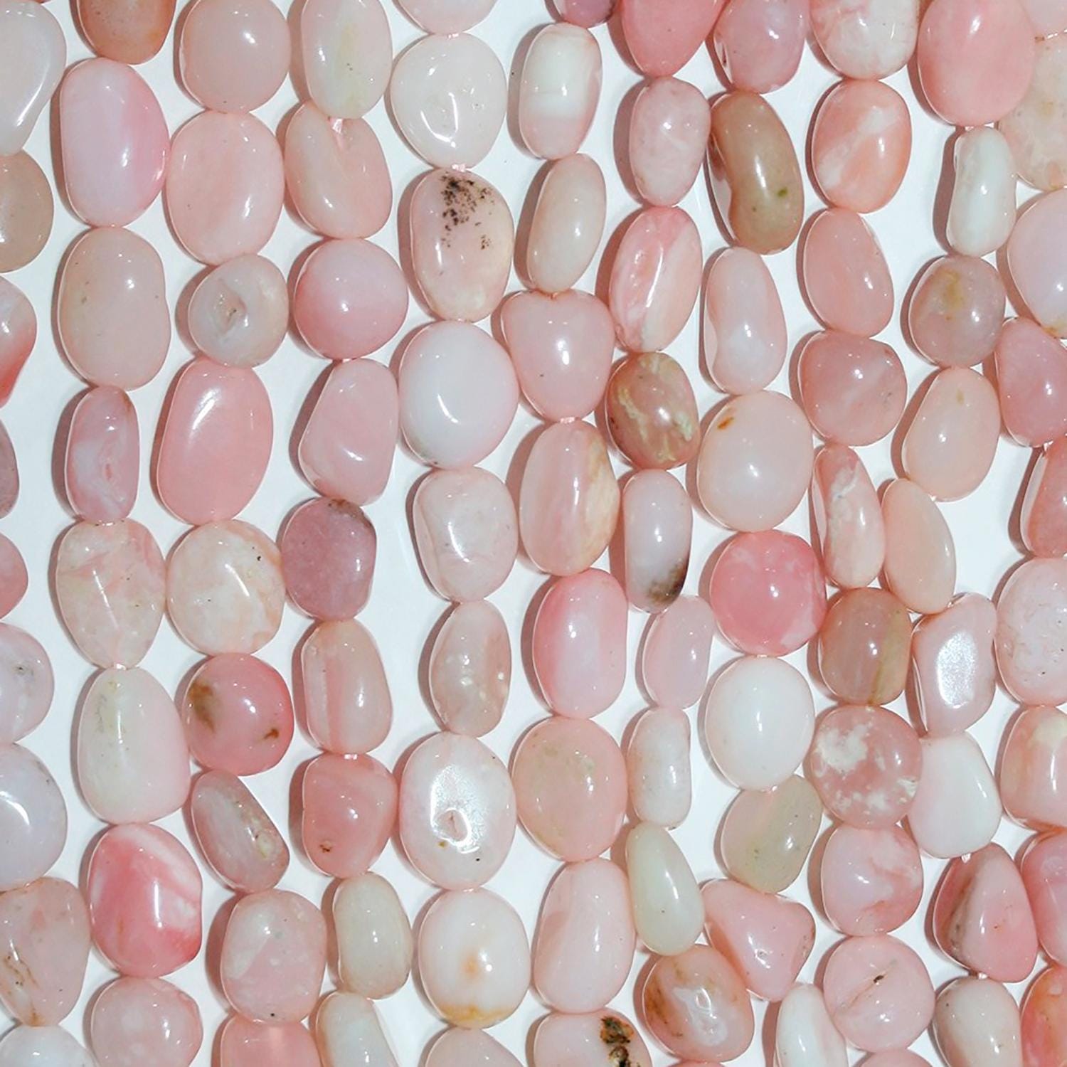 Perles de pépites lisses et irrégulières en opale rose St, 8-9 mm, 15 pouces (environ). Longueur du fil : 39 cm.