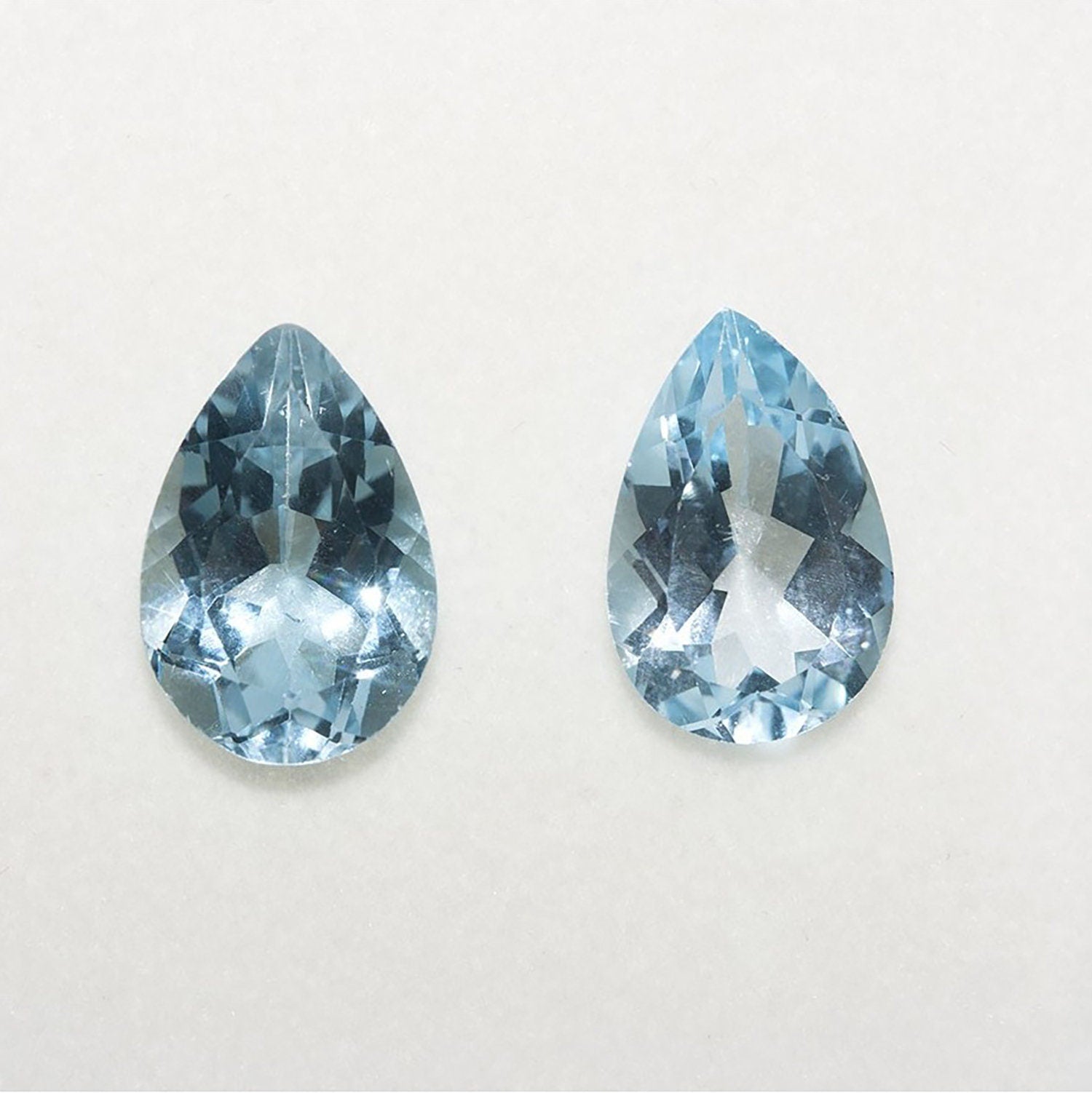 Lote de 2 piezas de topacio cielo facetado de 12 x 8 mm (2 piezas).