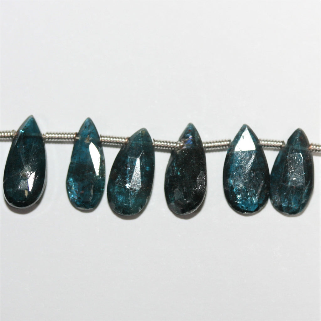 Cuentas de cianita santa facetadas de 7", 11 x 6 mm. Aprox. - Hilo de 20 cm.