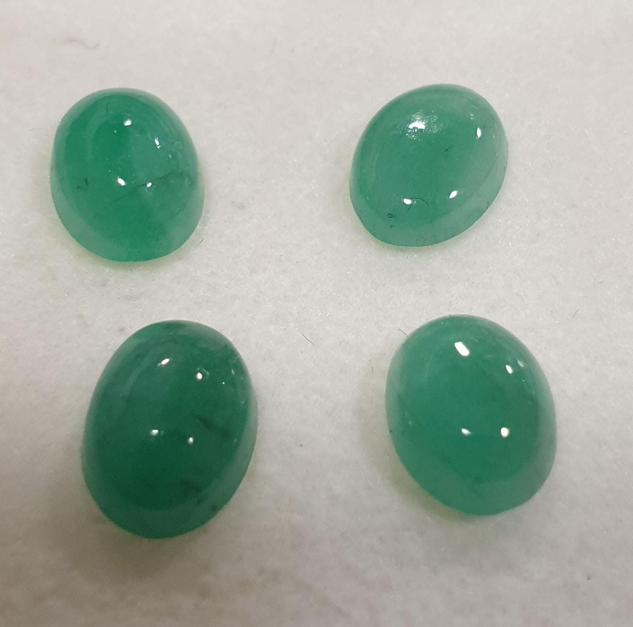 4 cabochons ovales lisses émeraude 8x6mm (4 pièces).