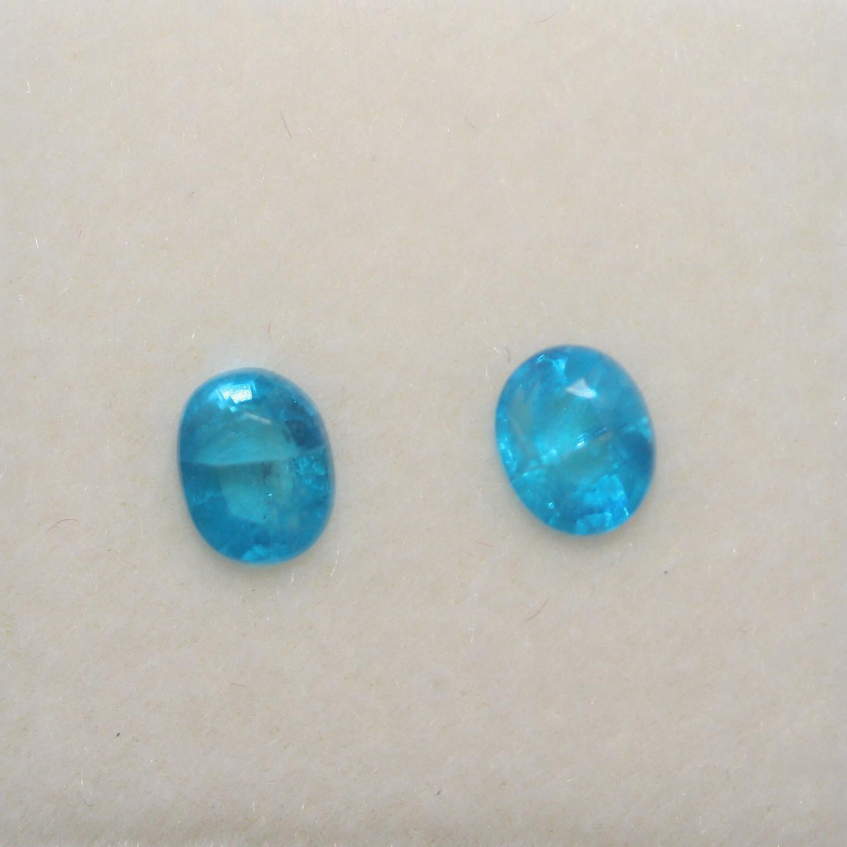 Lote de apatita azul neón facetada ovalada de 5 x 4 mm (2 unidades) - Paquetes de piedras preciosas - Piedras sueltas - Precio al por mayor