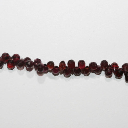 Perles en grenat facettées, 10 pouces (6 x 4 mm). Longueur du collier : environ 22 cm. Réf. 14879