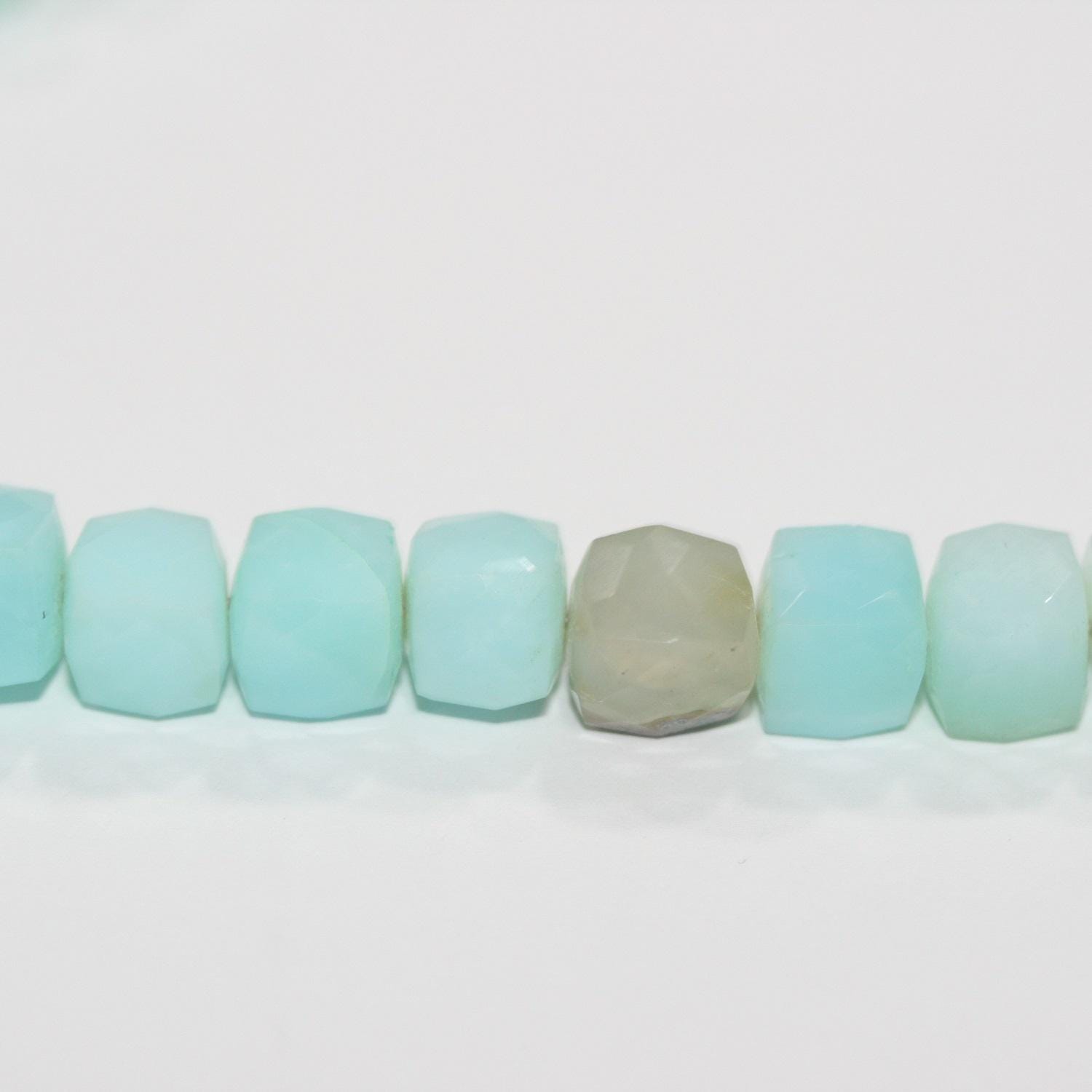 Cuentas de cubo facetadas de ópalo azul de 8" (8 mm) - Hilo de 20 cm