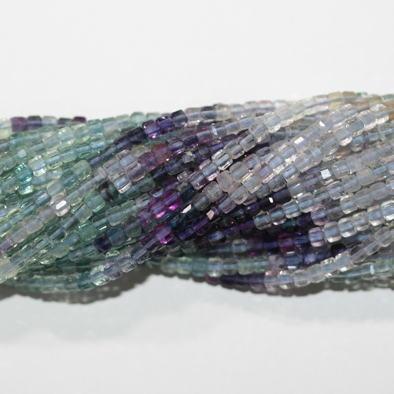 Perles cubiques à facettes en fluorite St de 15 pouces (2,5 mm) - Fil de 39 cm