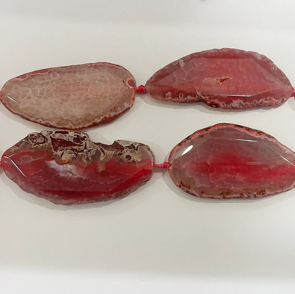 Cuentas planas irregulares facetadas de ágata fucsia de 16" de St. 65 x 45 mm. Aprox. Hilo de 40 cm.
