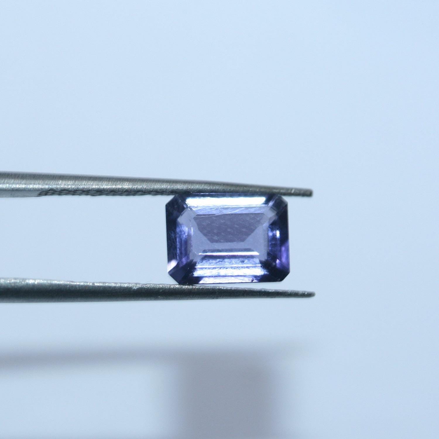 Lot d'iolite à facettes rectangulaires 9x7mm. (2 pièces).