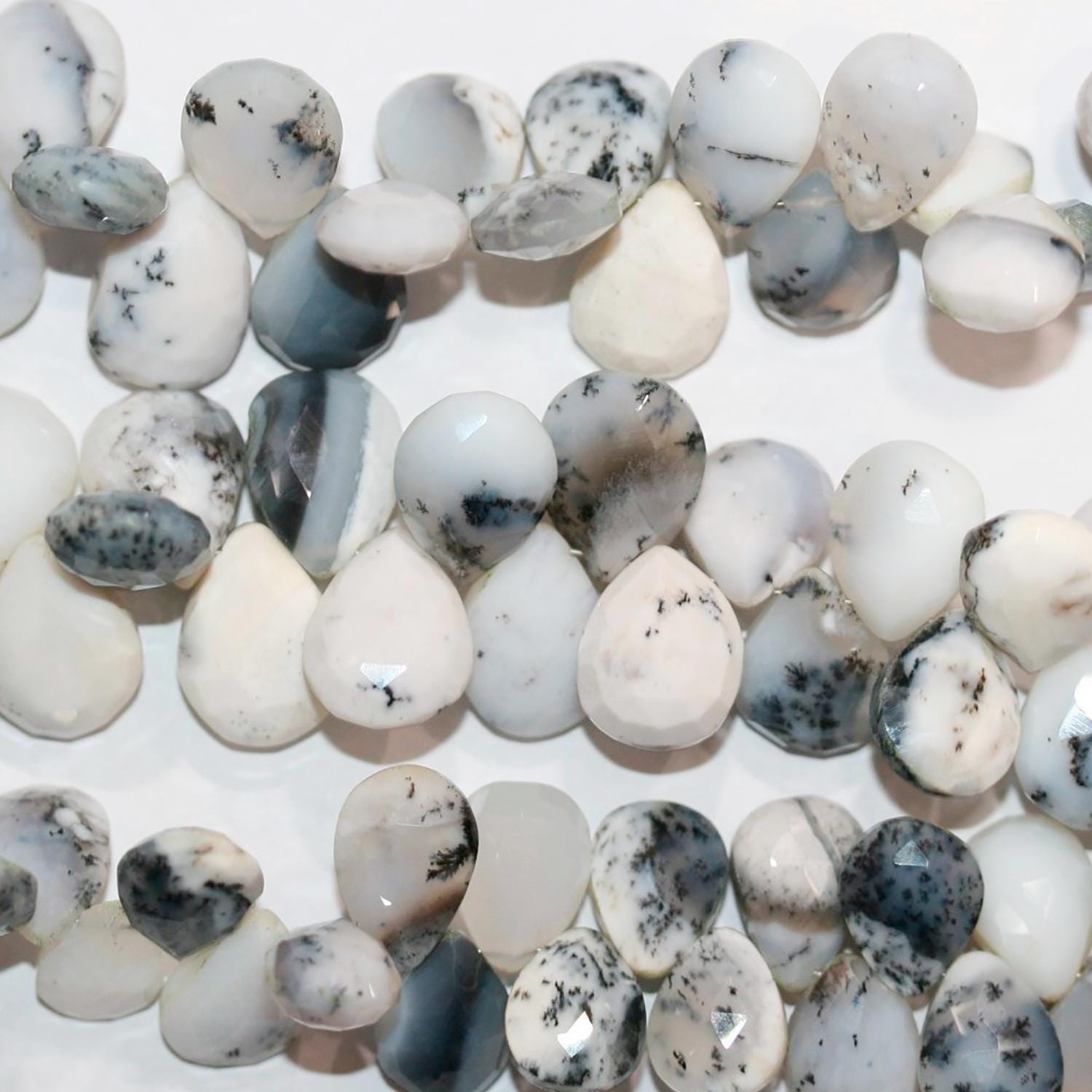 Perles en forme de goutte à facettes en opale dendritique St 9" (environ 12 x 9 mm) - Longueur du fil : 22 cm