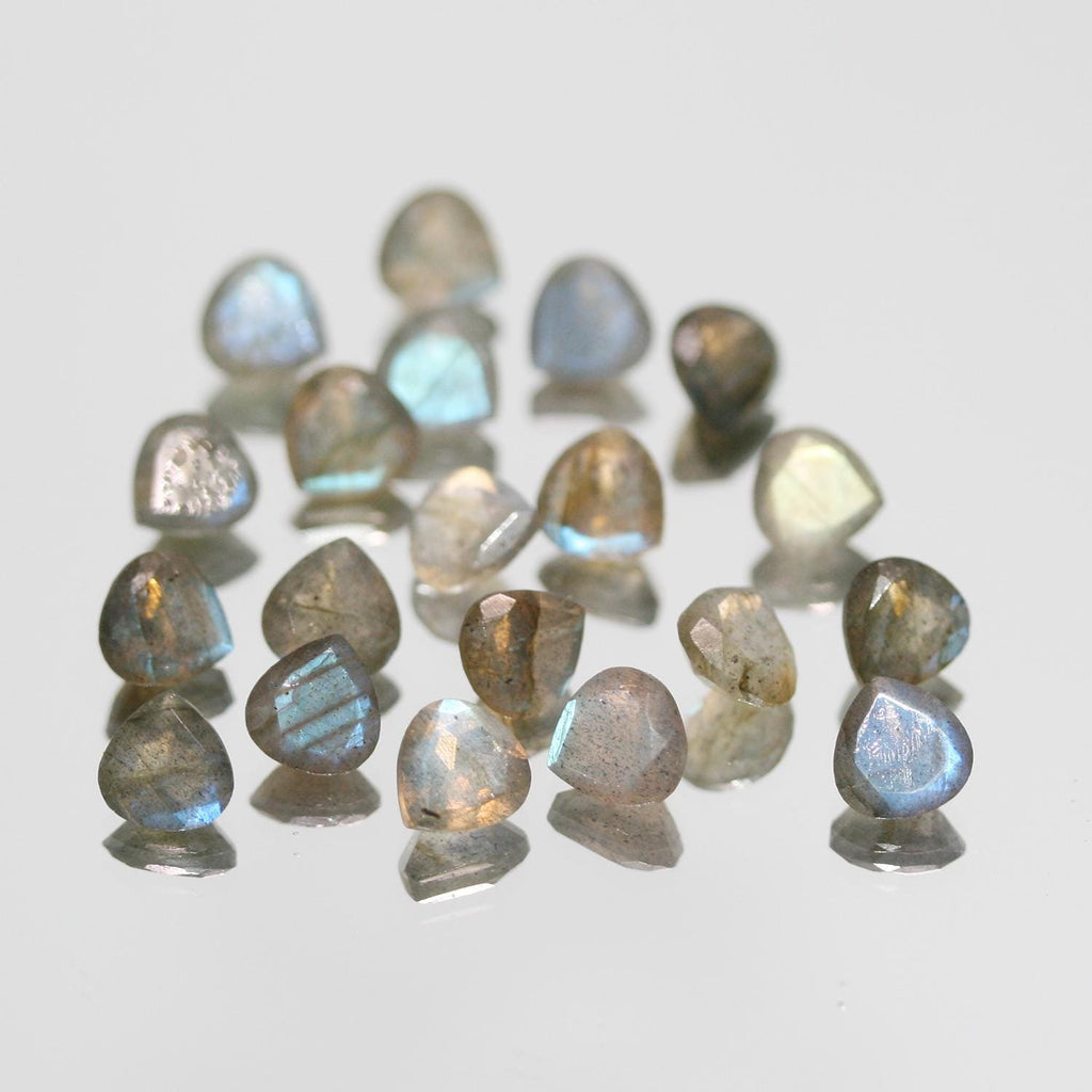 Lote de 20 piezas de gota de labradorita facetada de 6 mm. (20 uds.).