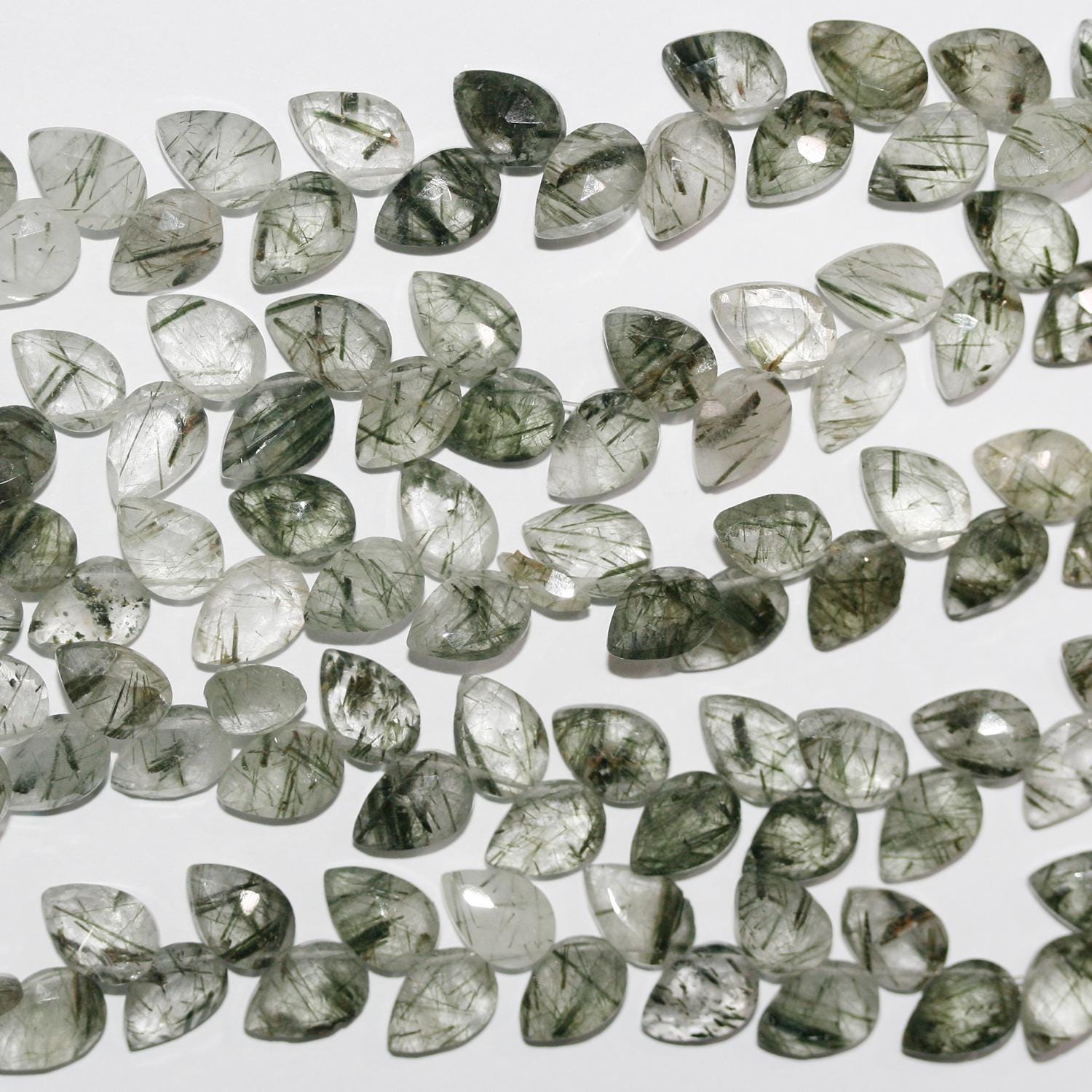 Cuentas facetadas de cuarzo rutilado verde St. de 8" de 10 x 6 mm - Hilo de 20 cm.