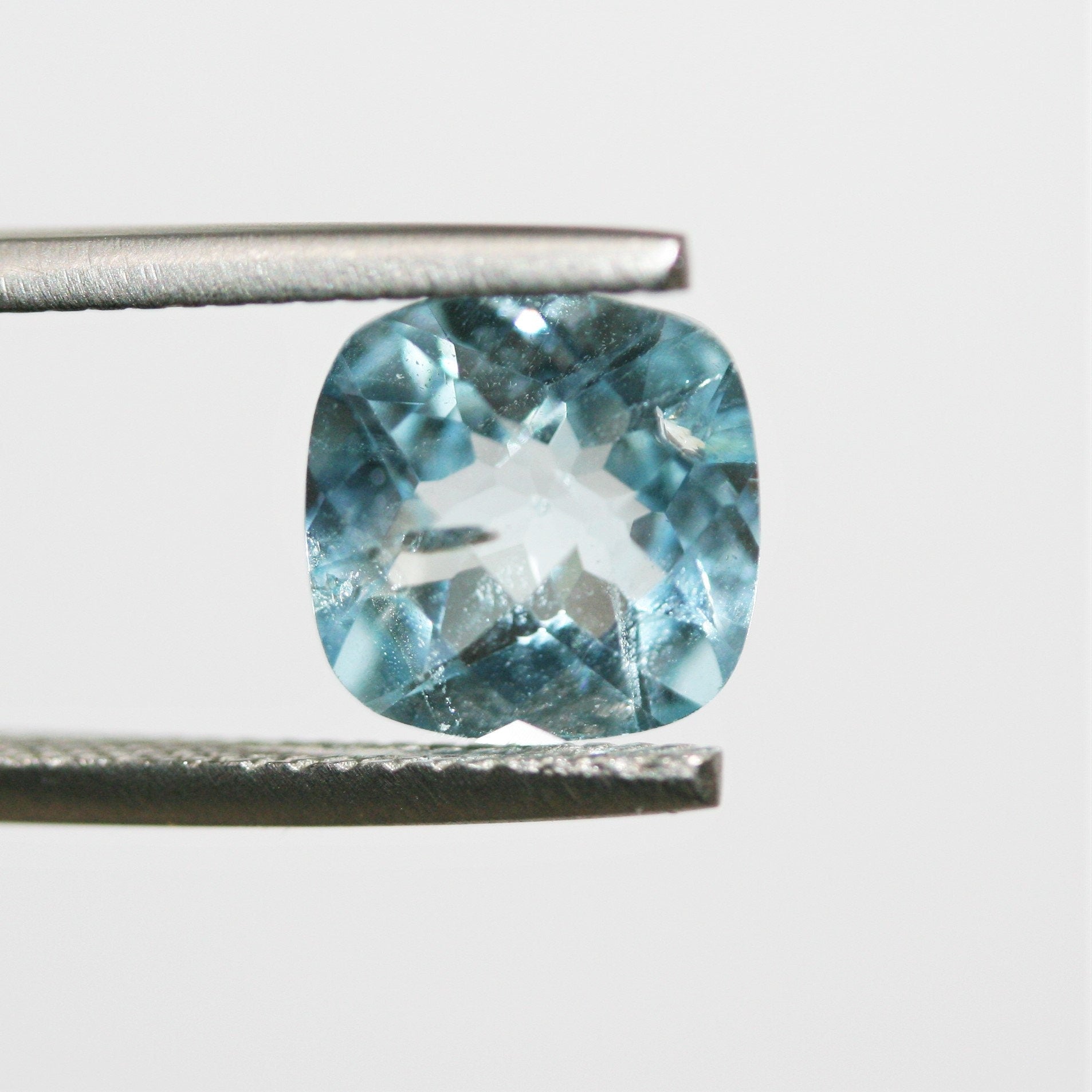 Lote de 2 piezas de Topacio Cielo Facetado Cojín de 8 mm. (2 uds.).