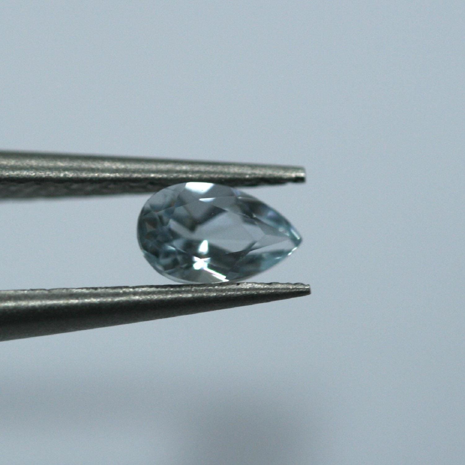 Lot de 10 pierres précieuses taillées en forme de goutte, 6 x 4 mm. Vente en gros de pierres de qualité supérieure.