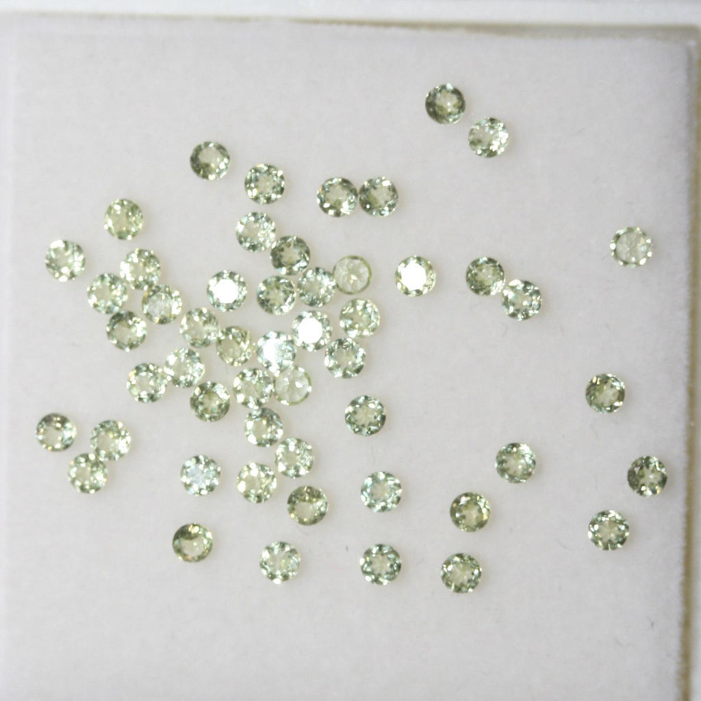 Lot de péridots ronds à facettes de 2 mm (2 ct)