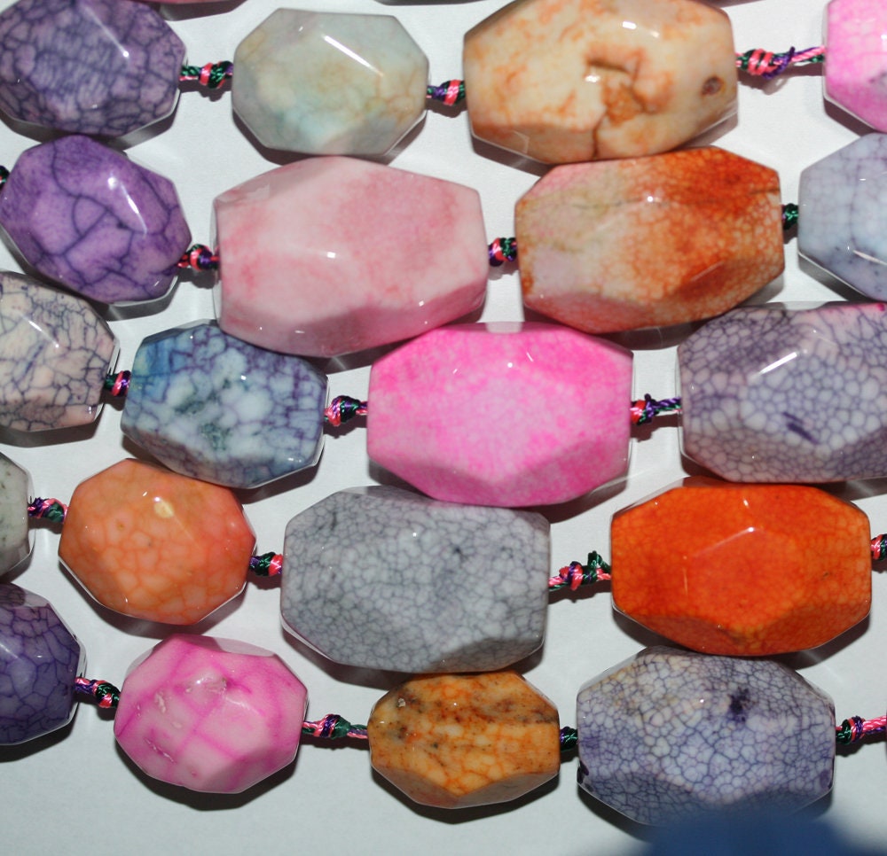 Cuentas de pepitas graduadas de ágata multicolor de 17" St 18 x 13-34 x 12 mm. Aprox. - Hilo de 45 cm.