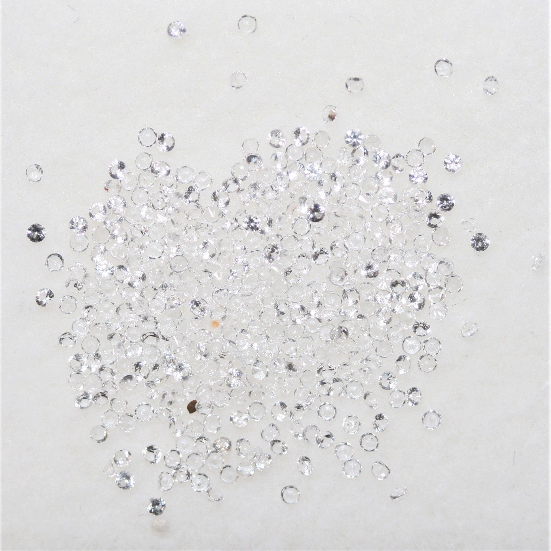 Lote de Topacio Blanco Redondo Facetado de 1mm. - Lote de 2 Quilates