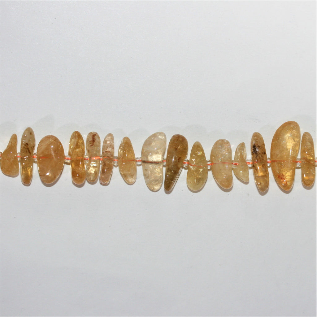 Perles de citrine St. Citrine lisses et irrégulières de 15 pouces (10 x 5 mm - 28 x 10 mm). Longueur approximative du fil : 39 cm.