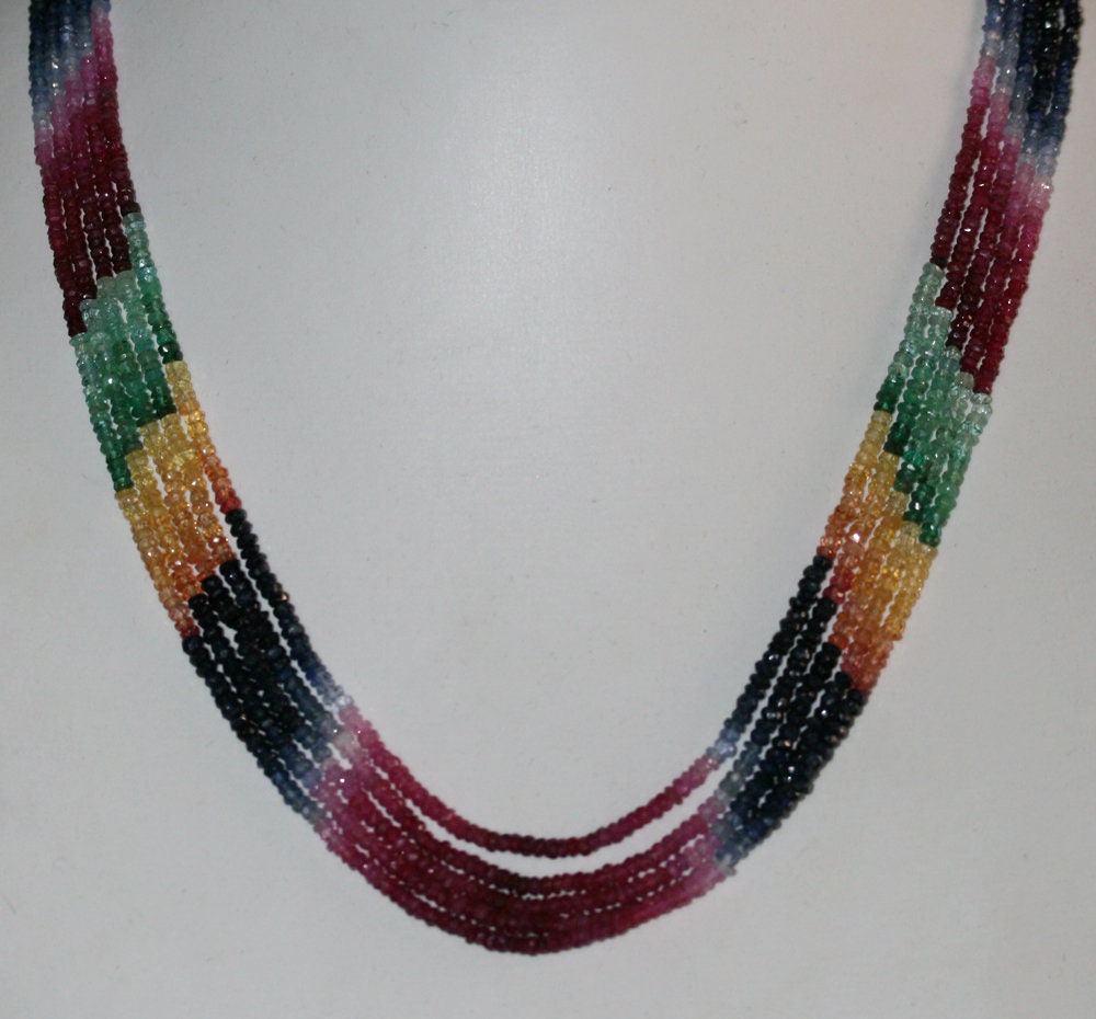 Collier de perles rondelles à facettes rubis-saphir-émeraude (5 brins) 2x1,5 mm.
