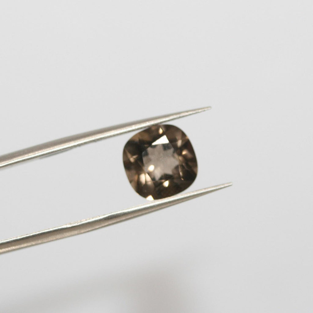 Lote de 4 cuentas de cuarzo ahumado facetadas de talla cojín de 10 mm.