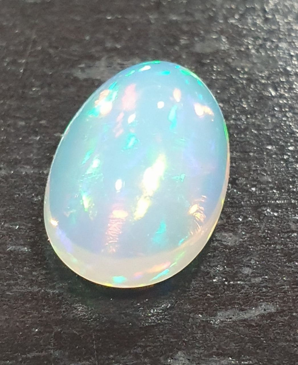 Cabochon ovale opale éthiopienne AAA 12,8x8,8 mm. (2,75 ct) Pierres précieuses naturelles extraites de la terre