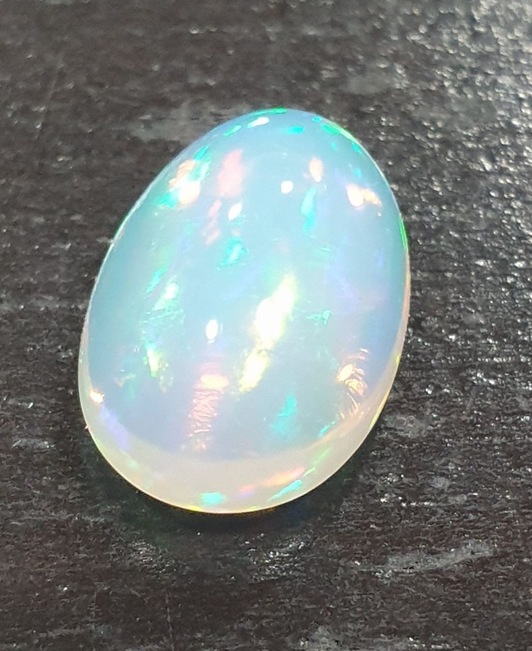 Cabochon ovale opale éthiopienne AAA 12,8x8,8 mm. (2,75 ct) Pierres précieuses naturelles extraites de la terre