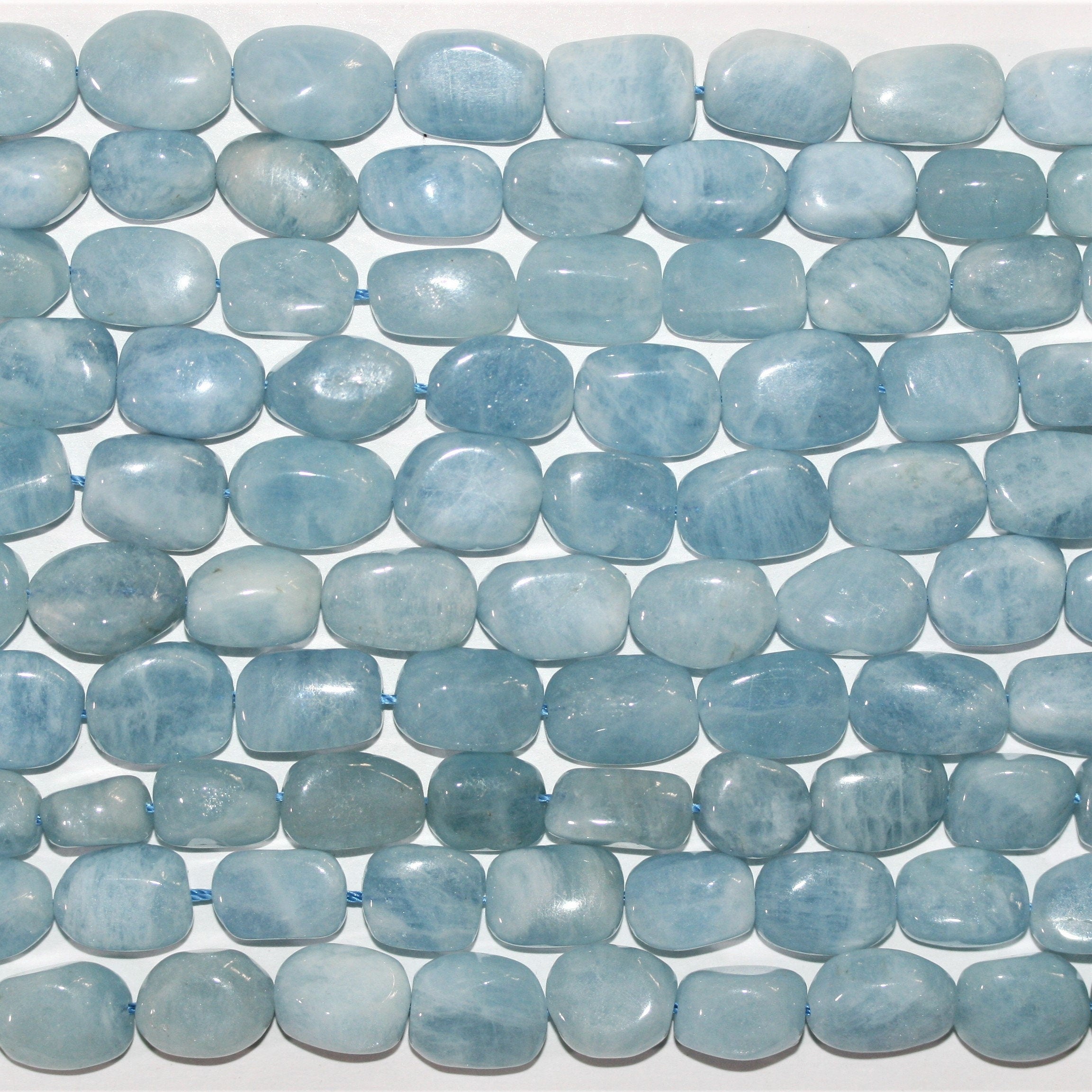 Cuentas ovaladas lisas de aguamarina Santa de 16" (16 x 11 mm). Aprox. - Hilo de 40 cm.