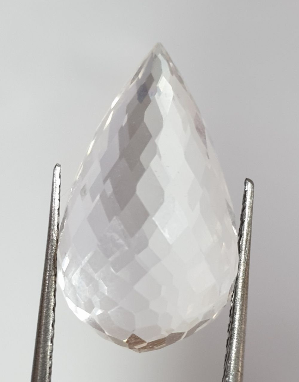 Pendentif goutte à facettes en quartz cristal de roche naturel (non percé) 20 x 12 mm (17,3 ct)