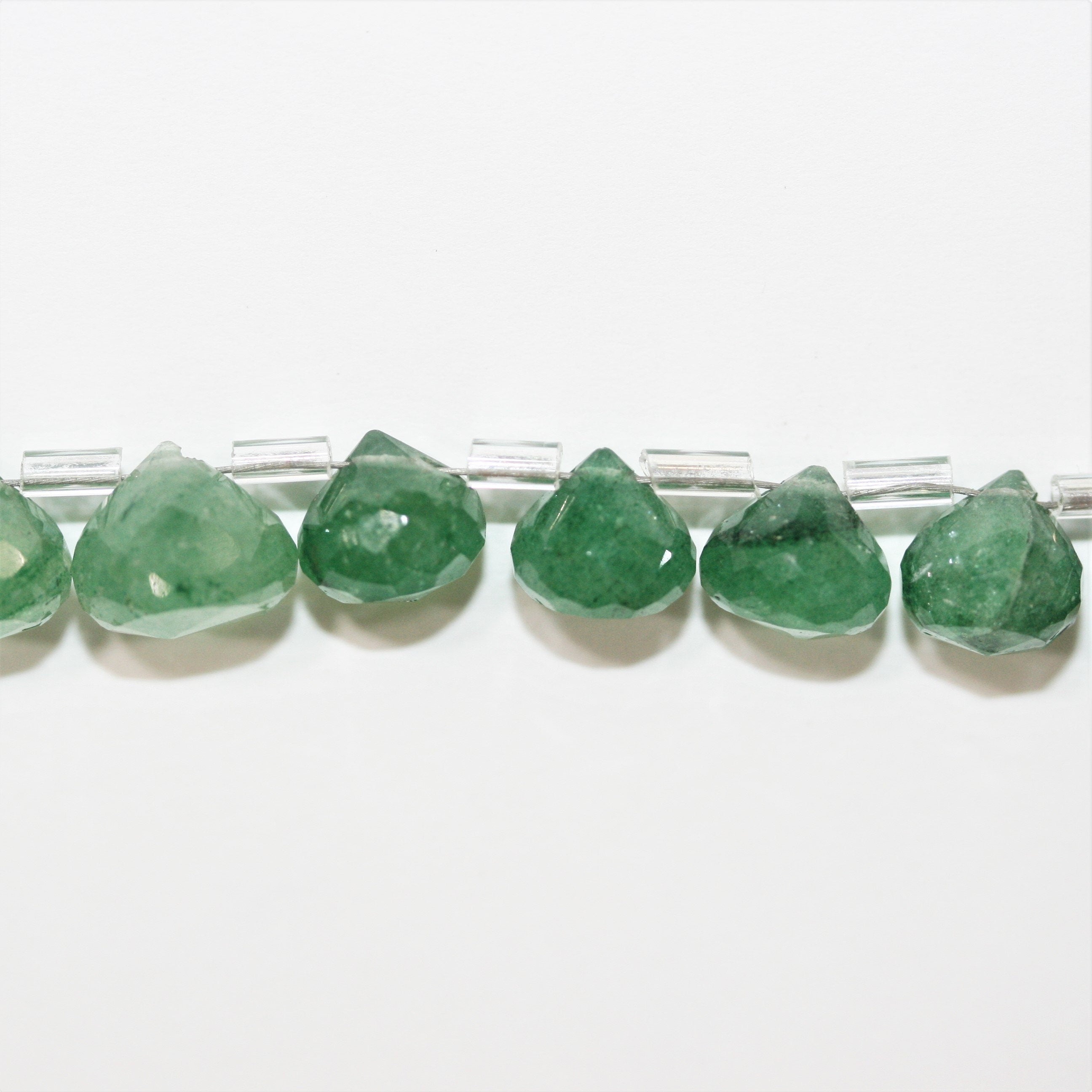 Perles en forme de goutte à facettes en aventurine St de 9 pouces, 6-8 mm - Fil de 23 cm.