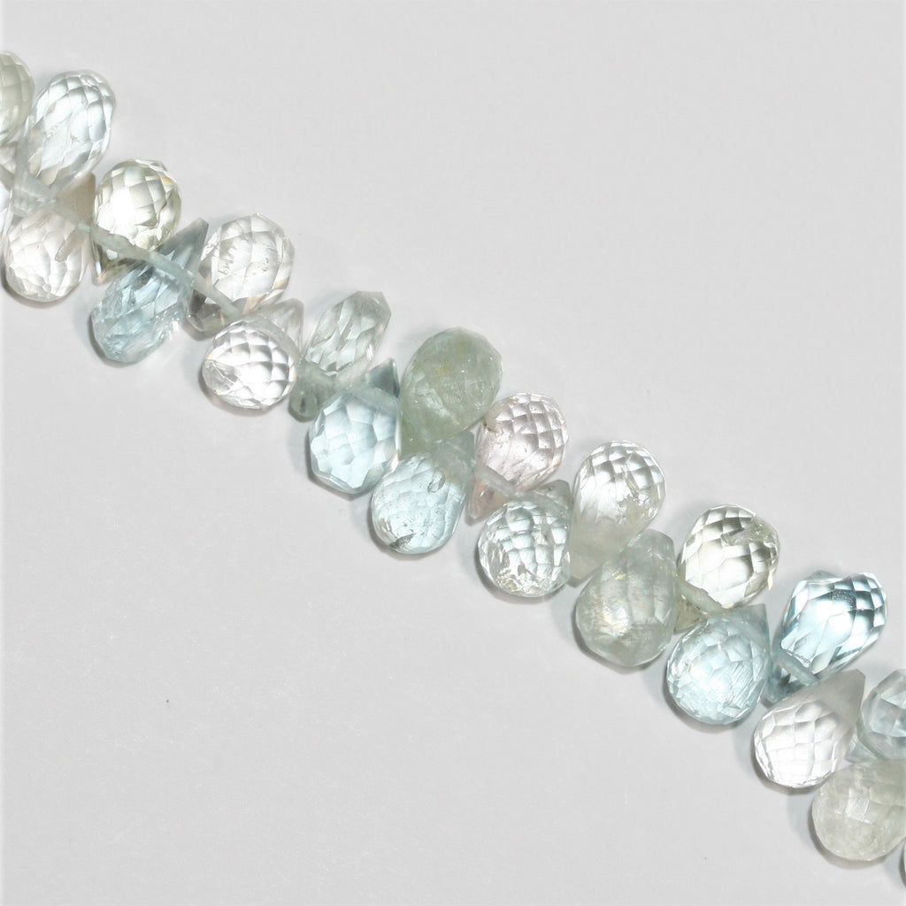 Perles en aigue-marine facettées en forme de goutte, 9 pouces, 7 x 5 mm. Longueur du fil : environ 22 cm.