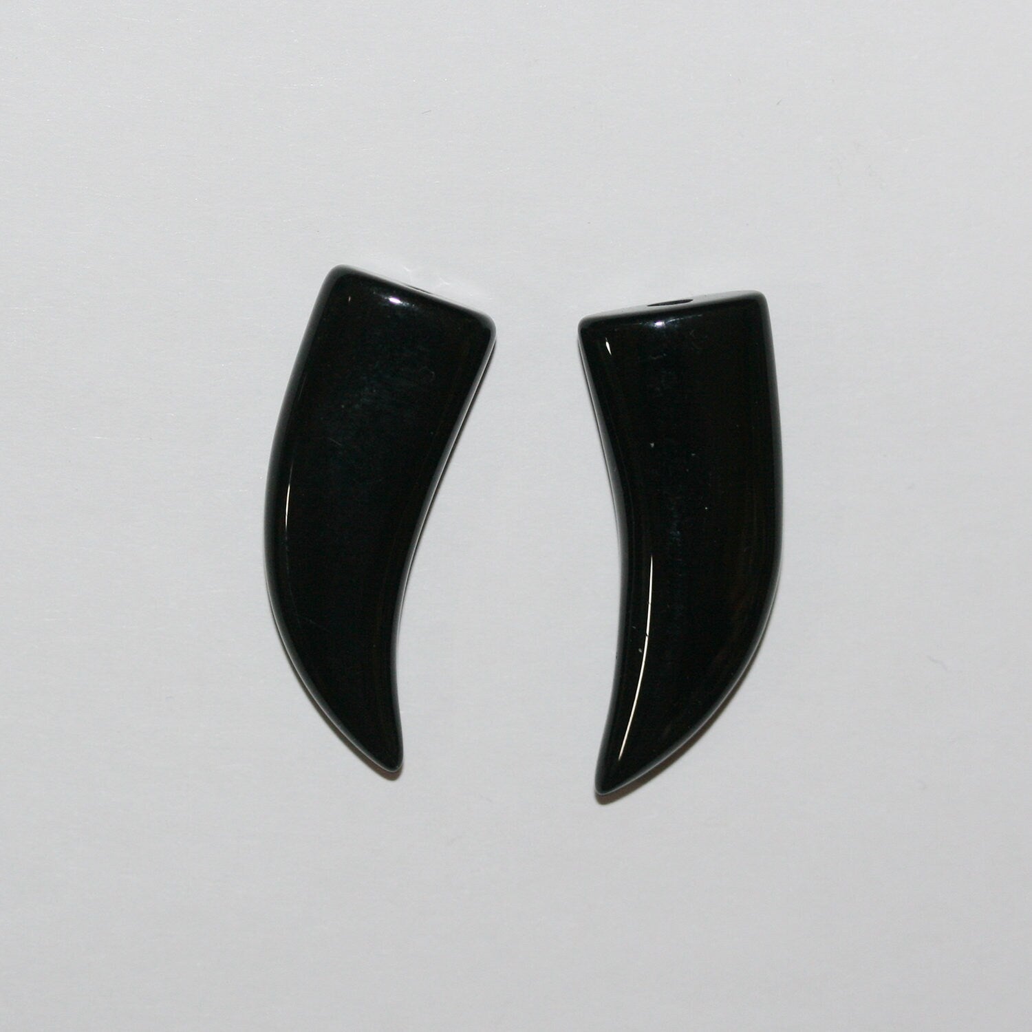 Lote de 4 colmillos lisos de ónix semiperforados de 28 x 12 mm (2 pares)