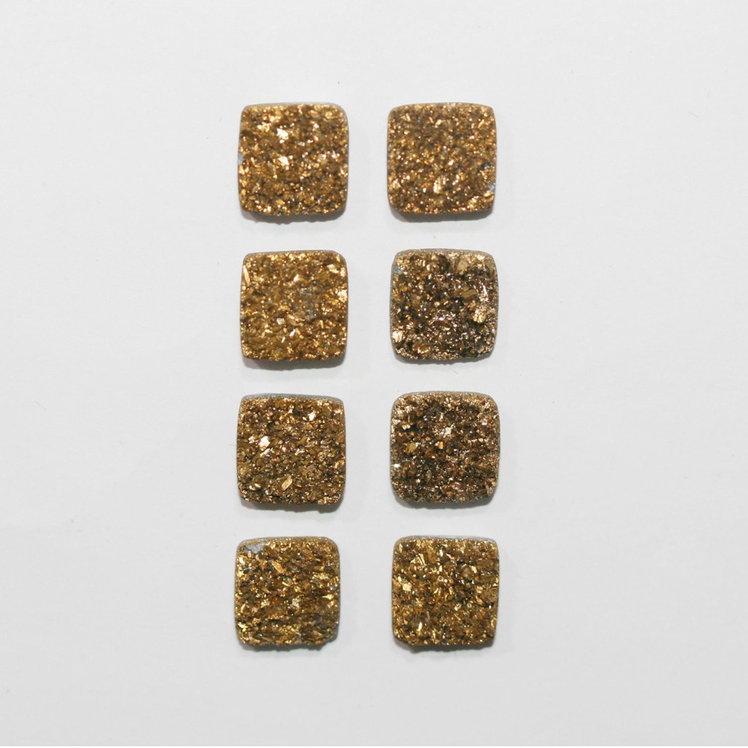 Lote de 8 cabujones cuadrados de ágata drusa dorada de 9 mm. (8 piezas)