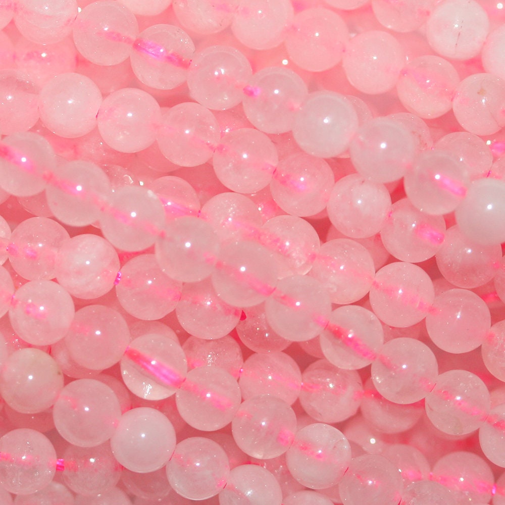 Brin de 14 pouces de perles rondes lisses en quartz rose de 2 mm.