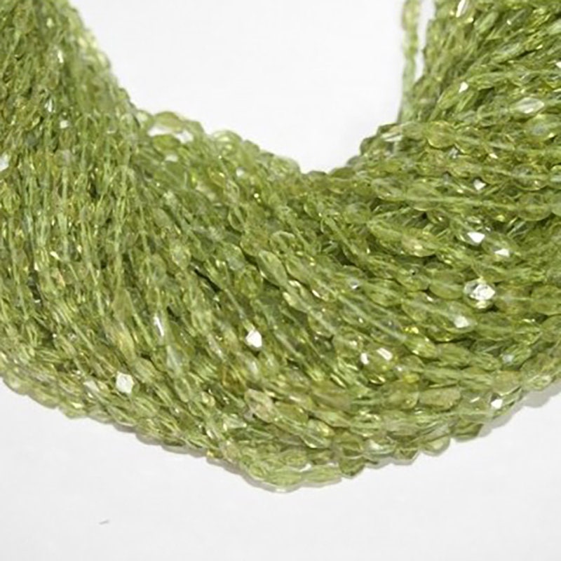 Perles prismatiques en brique à facettes en péridot de 14 pouces, 5 x 3 mm. - Fil de 37 cm.