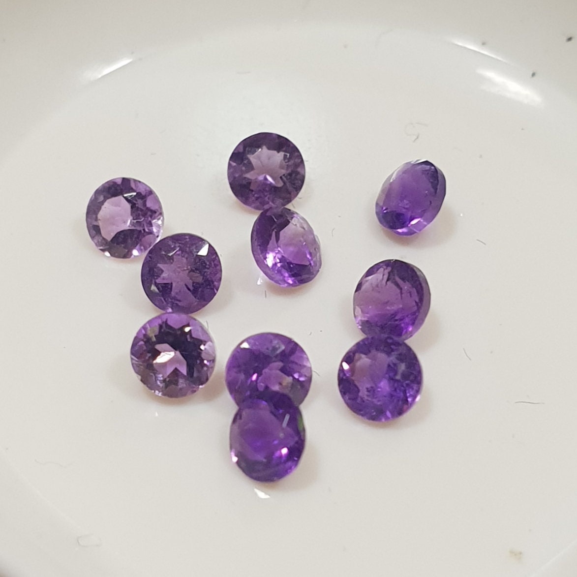 Amatista calibrada facetada redonda de 3 mm (10 unidades) - Piedras calibradas - Piedras naturales - Corte brillante