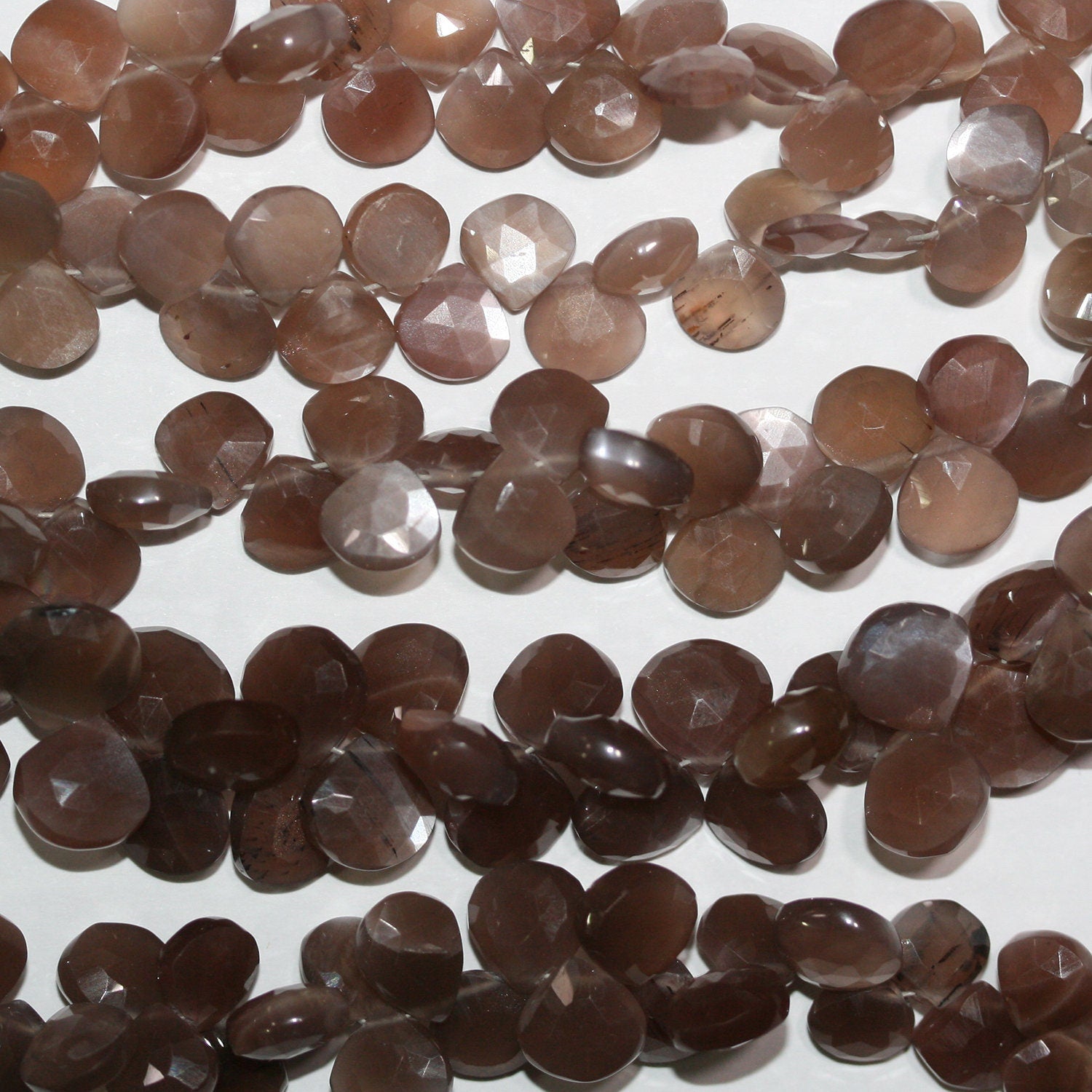 Cuentas de piedra lunar marrón facetadas de 8" de 7-8 mm. Aprox. - Hilo de 20 cm.