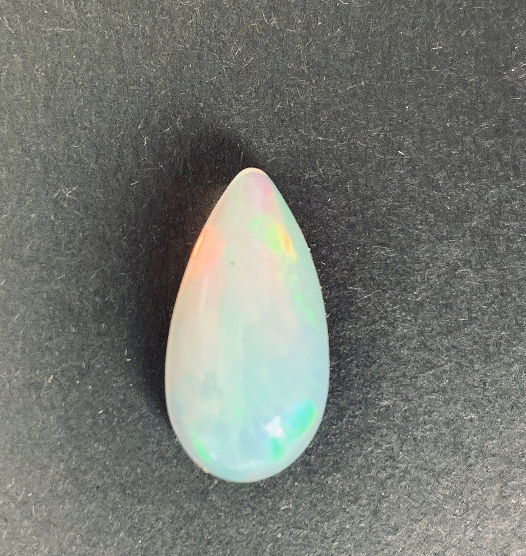 Beautiful Rainbow Opal Drop 17x9x6mm Cabochon. 4,4Cts.