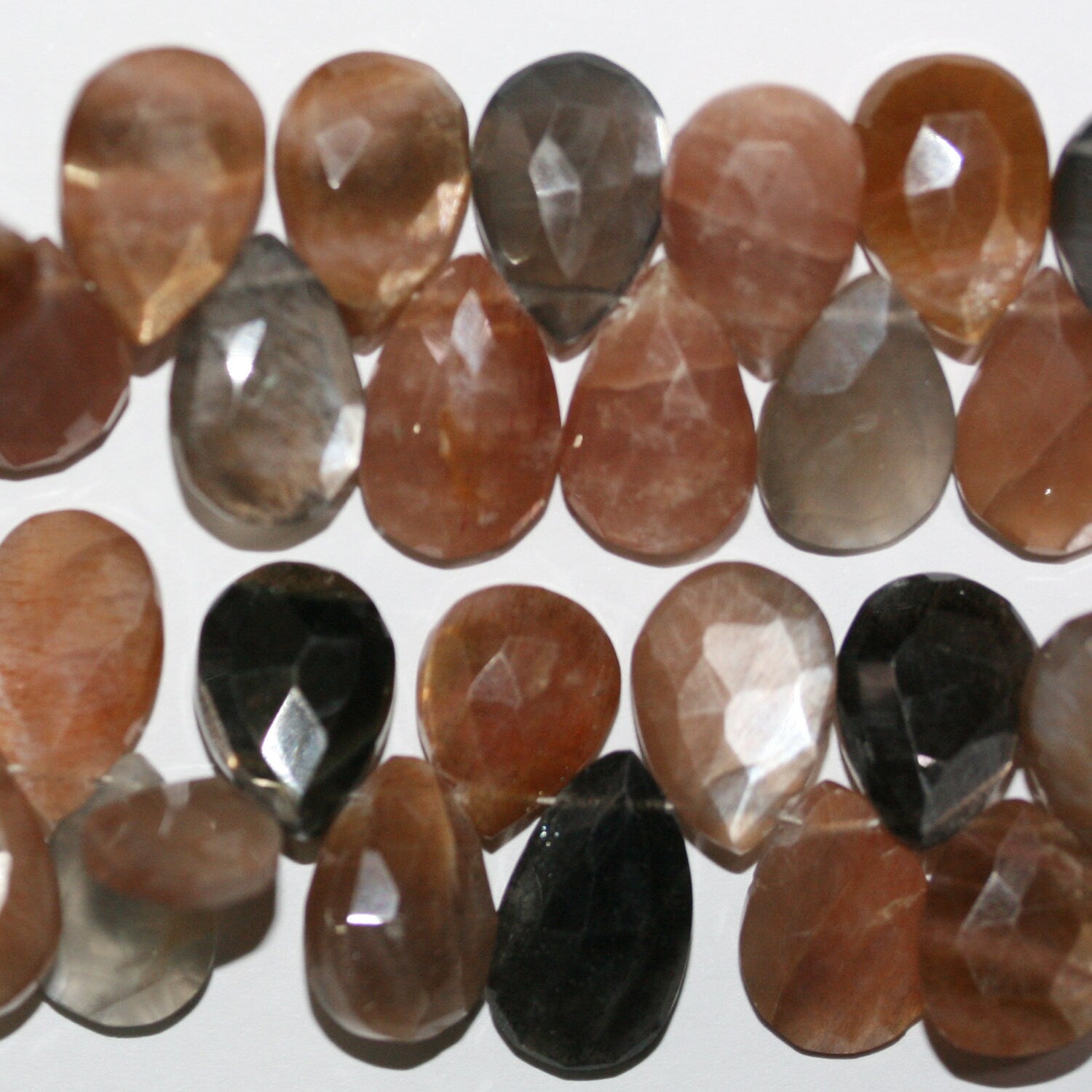 Perles en pierre de lune multicolore à facettes en forme de goutte, 8 pouces, 13 x 10 mm environ - Longueur du fil : 22 cm.