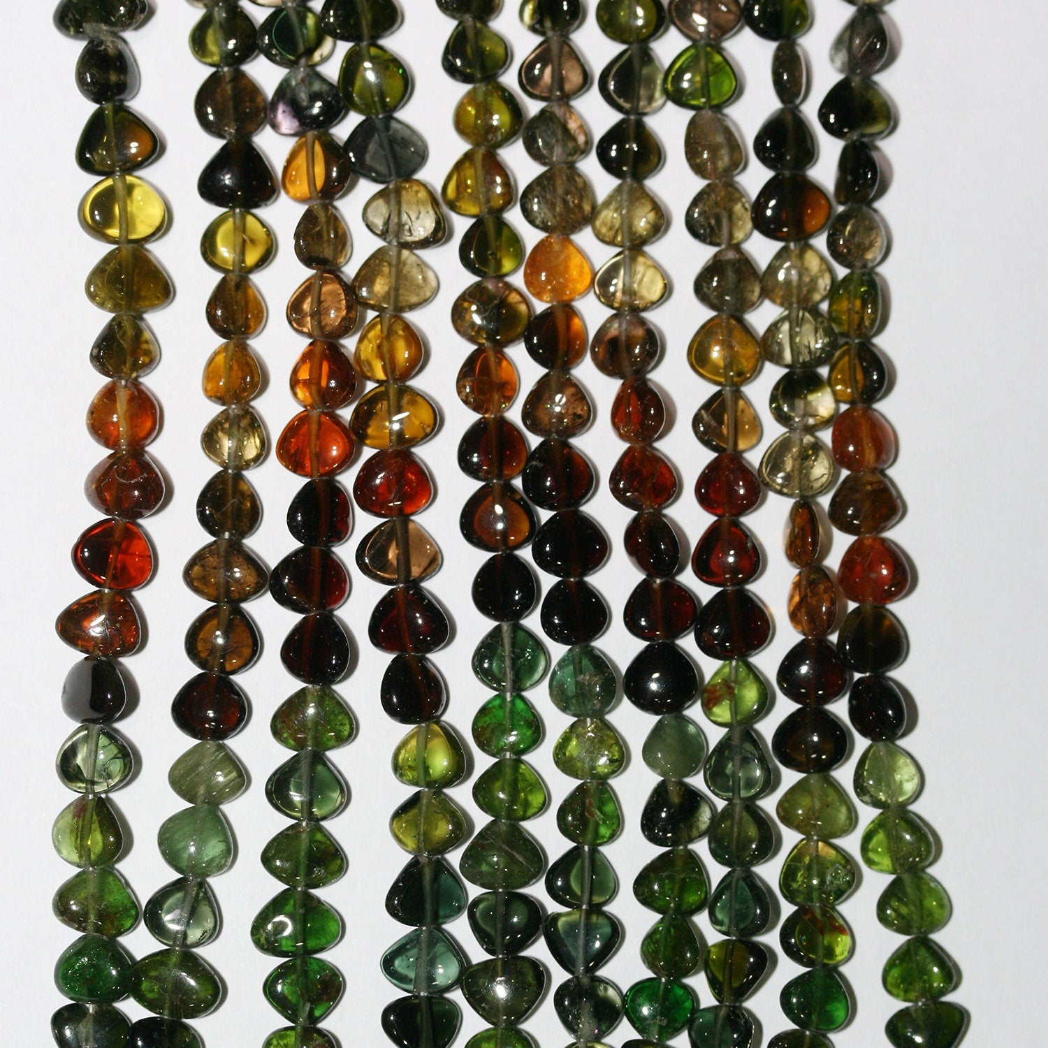 Perles en tourmaline St Petro lisses en forme de goutte, 8 pouces, 5-6 mm. - Fil de 20 cm.