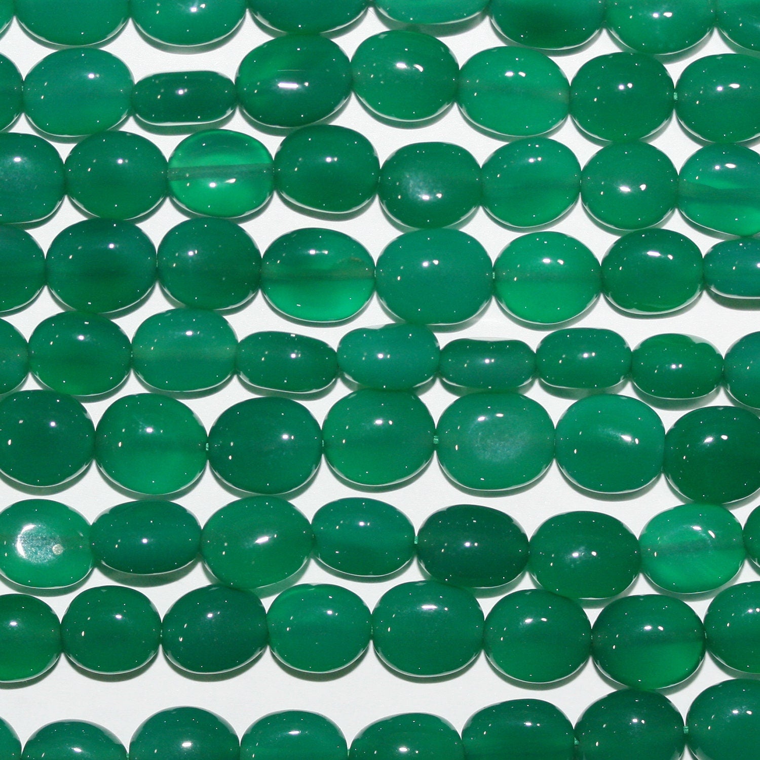13" St Green Calchedony Smooth Oval Beads 10x8mm.-Strand 33cm. Green Onyx Beads