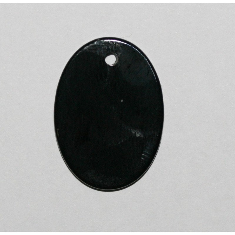 Pendentif ovale lisse en onyx 25x18mm.