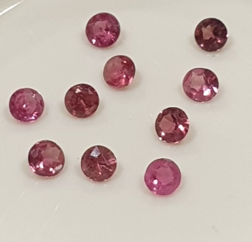 Espinela roja calibrada de corte brillante redondo de 2,2 mm (10 unidades) - Gemas genuinas - Sin tratar - Espinela roja