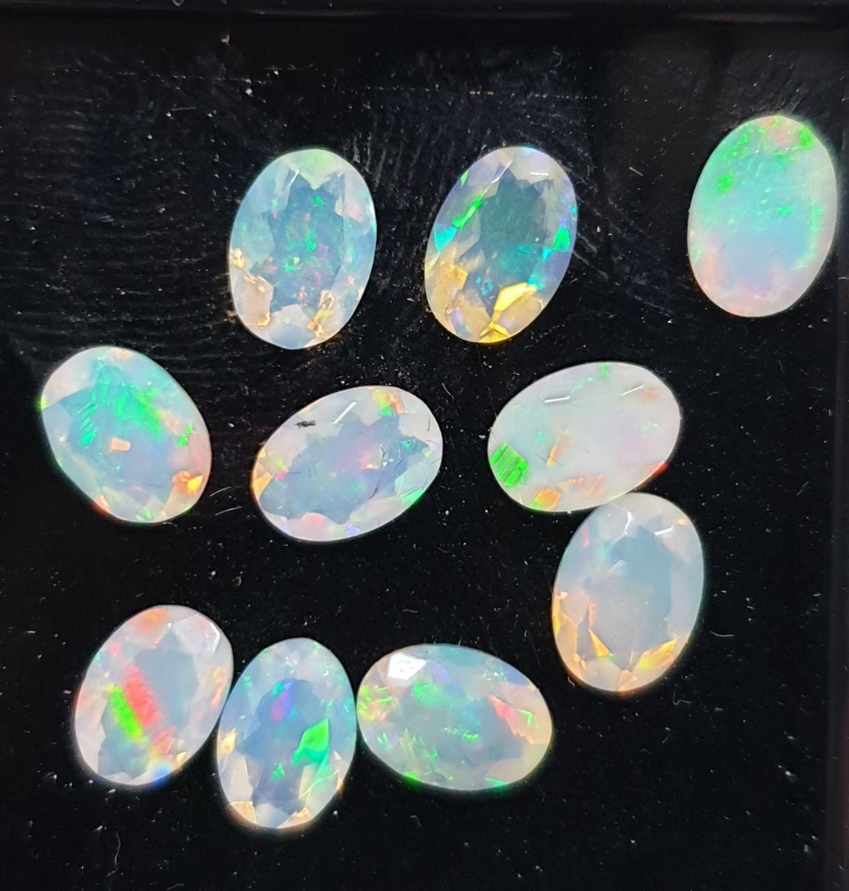 Lote de 10 piedras de ópalo blanco natural de 7 x 5 mm, talla ovalada facetada, venta al por mayor, piedras preciosas sin tratar.