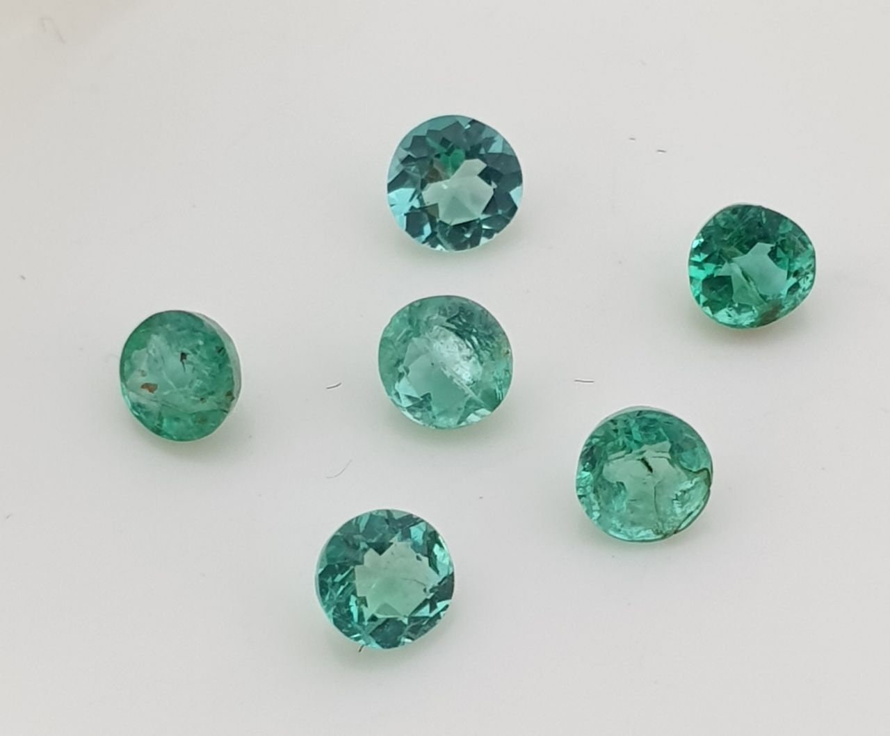 Lote de 6 esmeraldas redondas de 2,6-2,8 mm - Esmeraldas diminutas - Piedras preciosas naturales - Lote de esmeraldas africanas