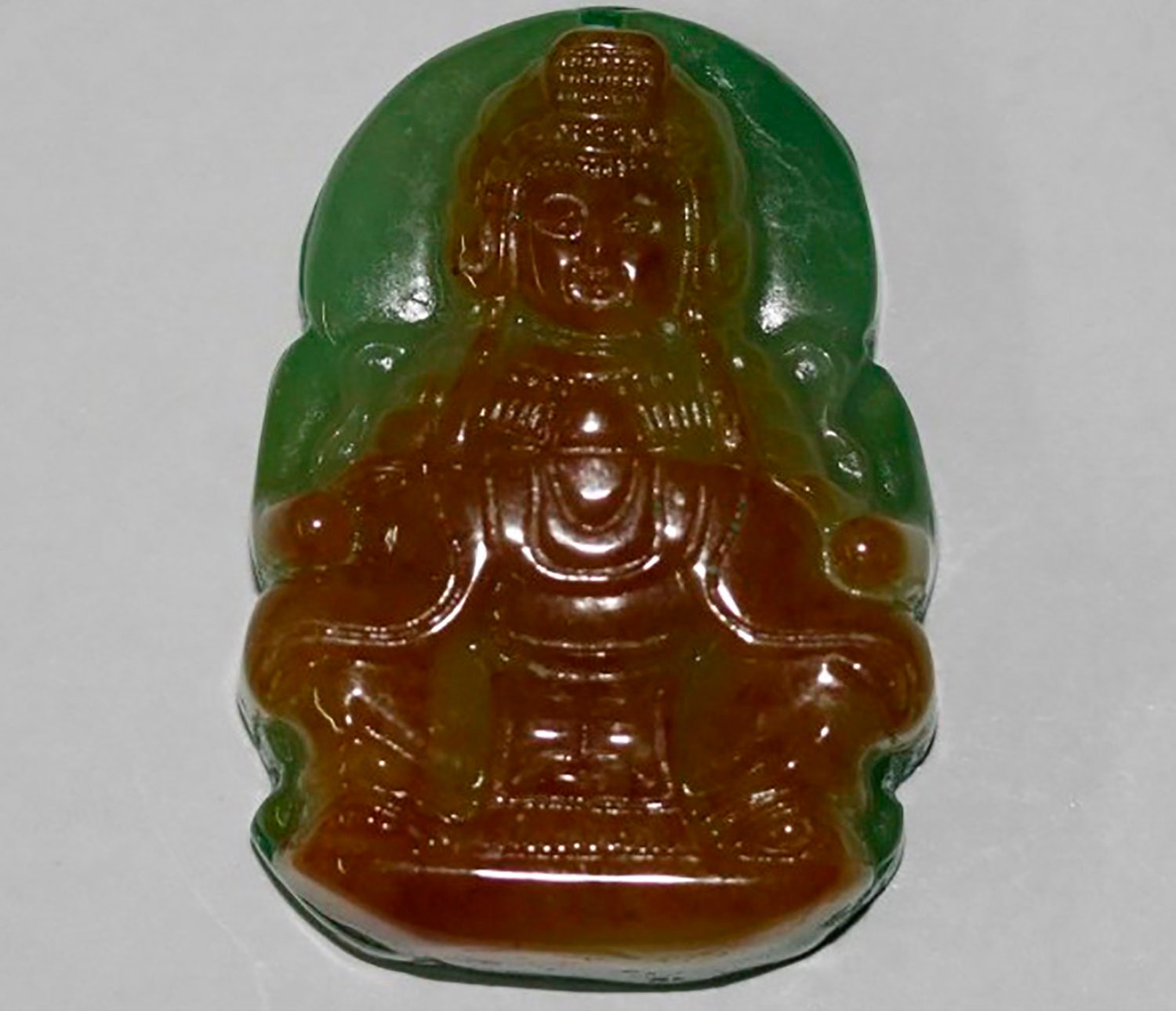 Pendentif en jade multicolore 52x37mm