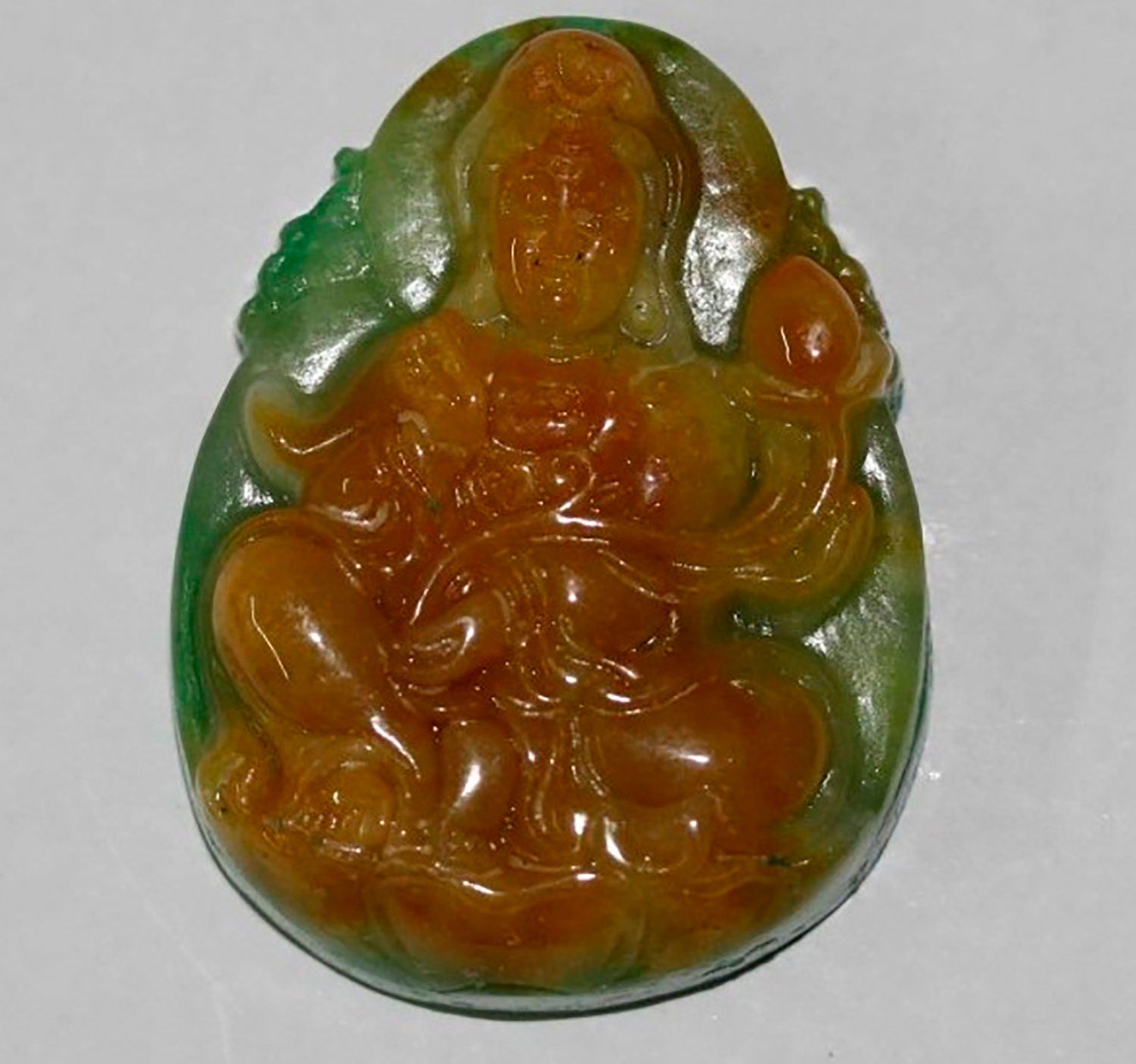 Pendentif en jade multicolore 49x37mm