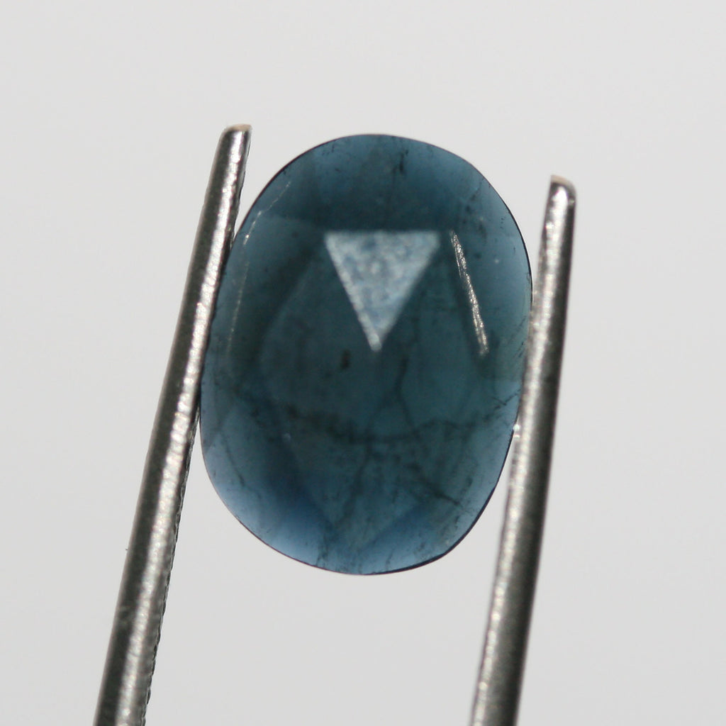 Tourmaline bleue cabochon ovale à facettes 11,5 x 8,5 mm (3 ct).