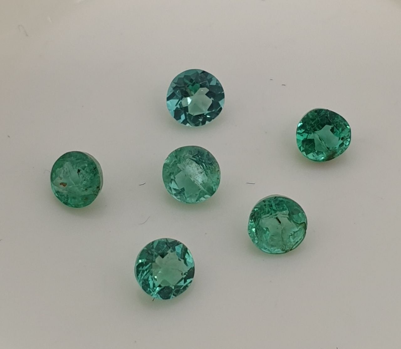 Lote de 6 esmeraldas redondas de 2,6-2,8 mm - Esmeraldas diminutas - Piedras preciosas naturales - Lote de esmeraldas africanas