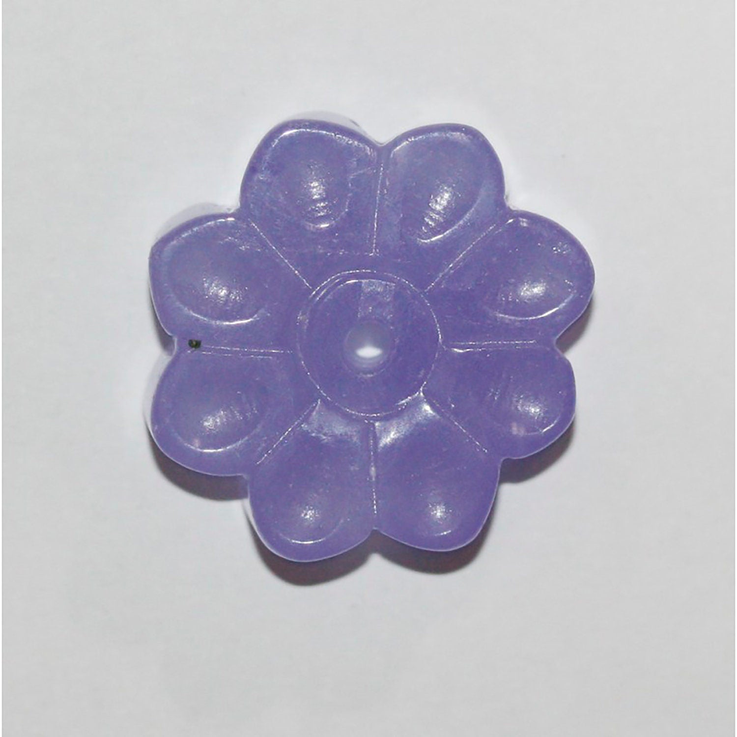 Pendentif en jade sculpté en forme de fleur violette (30 mm). Pierre naturelle.