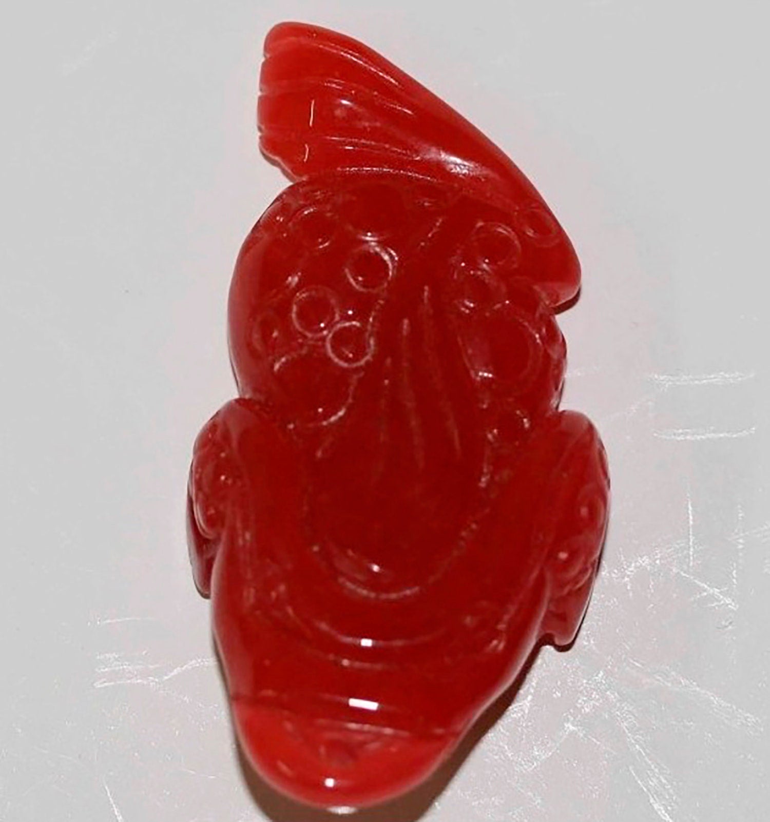 Pendentif en jade rouge (grenouille) 50x25mm