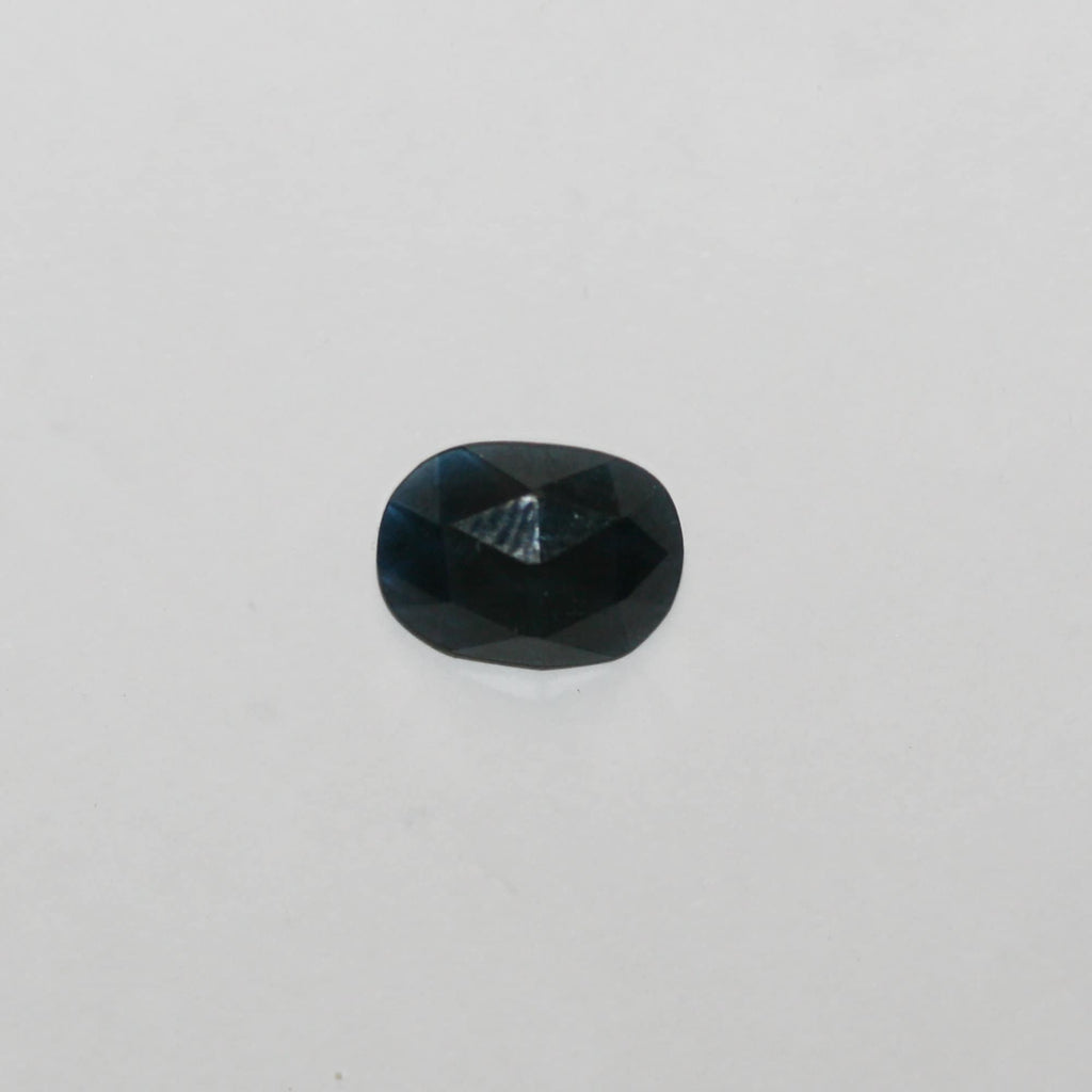 Tourmaline bleue cabochon ovale à facettes 11,5 x 8,5 mm (3 ct).